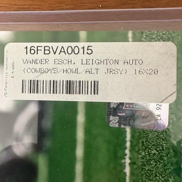 2 Leighton Vander Esch autograph photos (1)16x20 (1) 11x14 fanatics authenticity - Picture 4 of 9